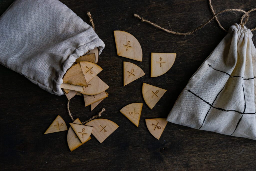 Explorând Fracțiile: Cum Funcționează și Unde le Întâlnim în Viața de Zi cu Zi